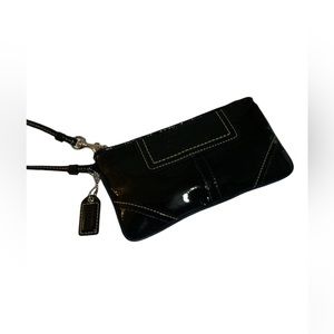 🌻 Coach Wristlet Dark blue patent leather